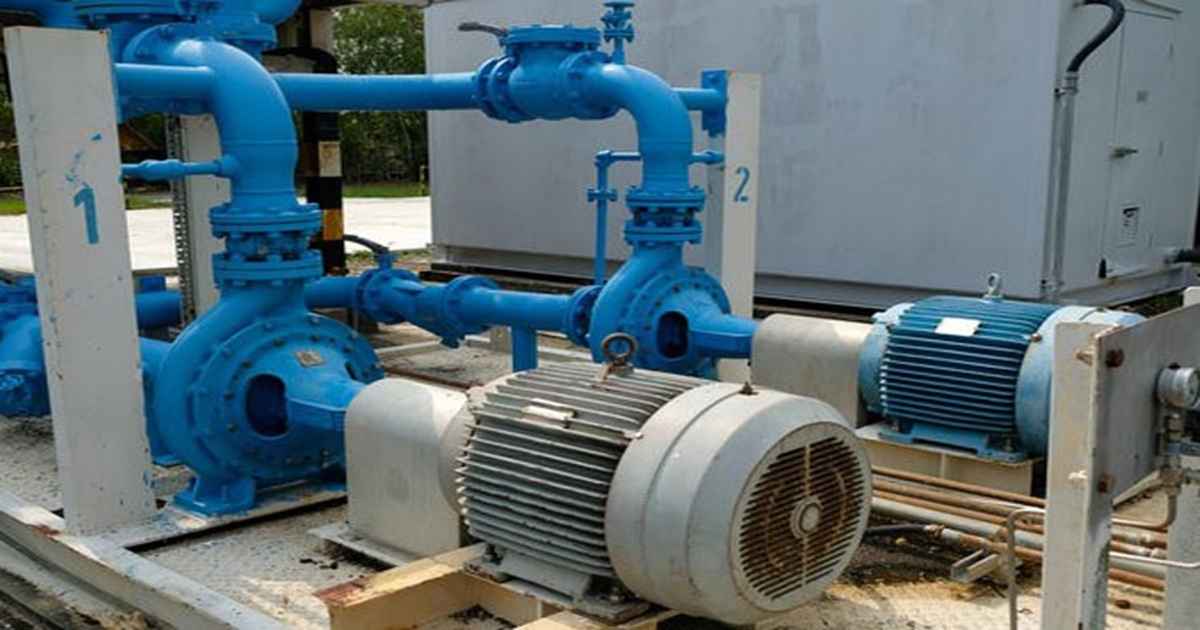 پمپ آب صنعتی در حال کار